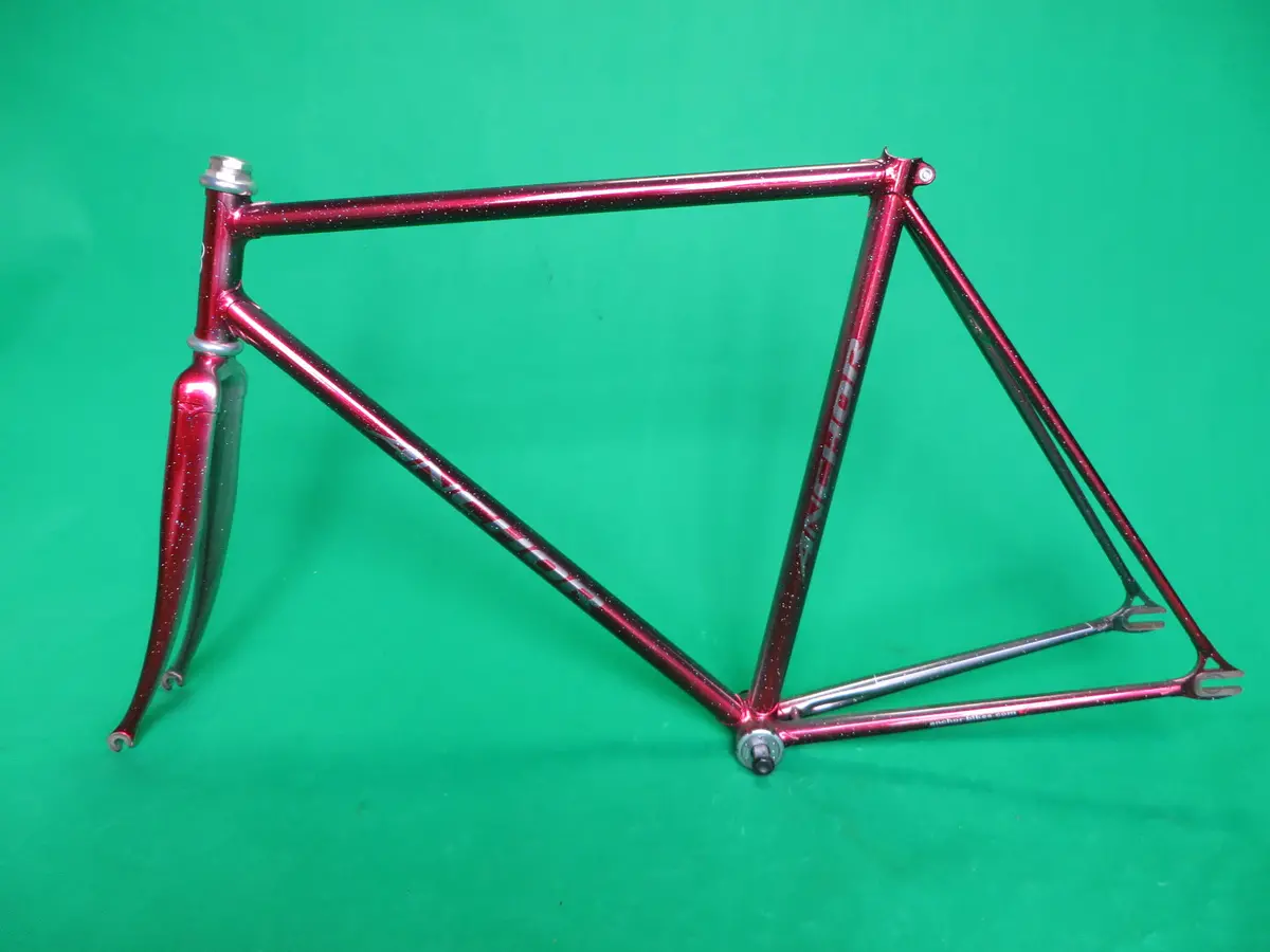 Anchor  // Mach Silver Candy Red Fade With Rainbow Flake // 52.5Cm 1