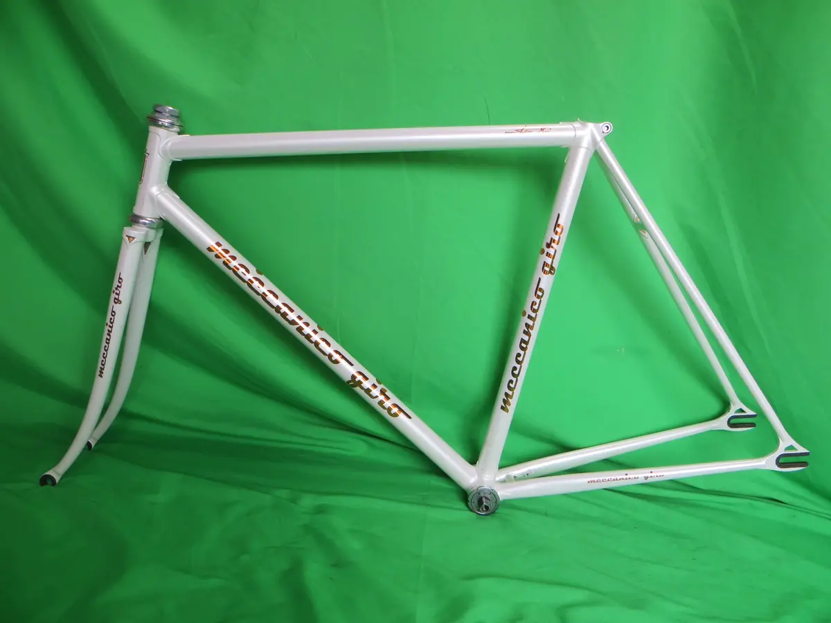Giro // White // 51.5Cm 1