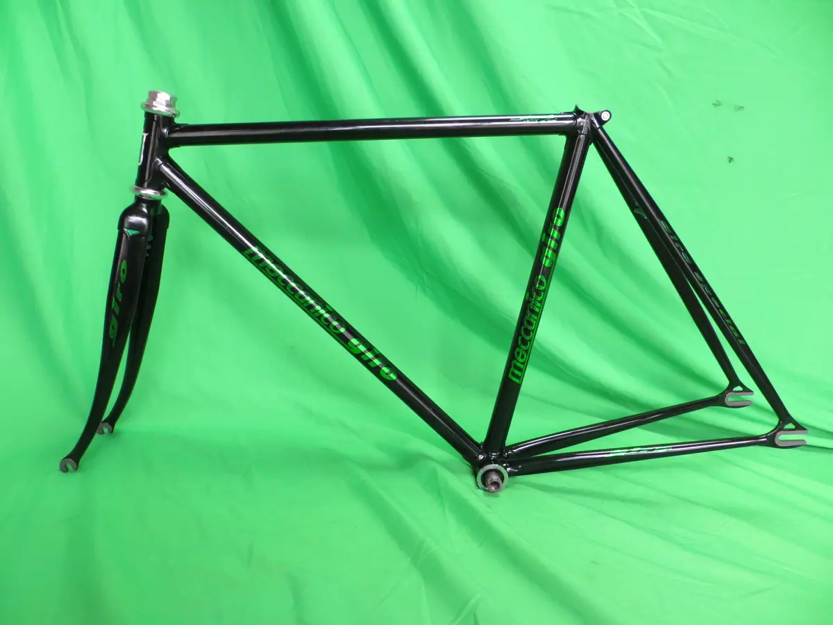 Giro Columbus Max Fork // Black With Fine Green Flakes // 49.5Cm 1