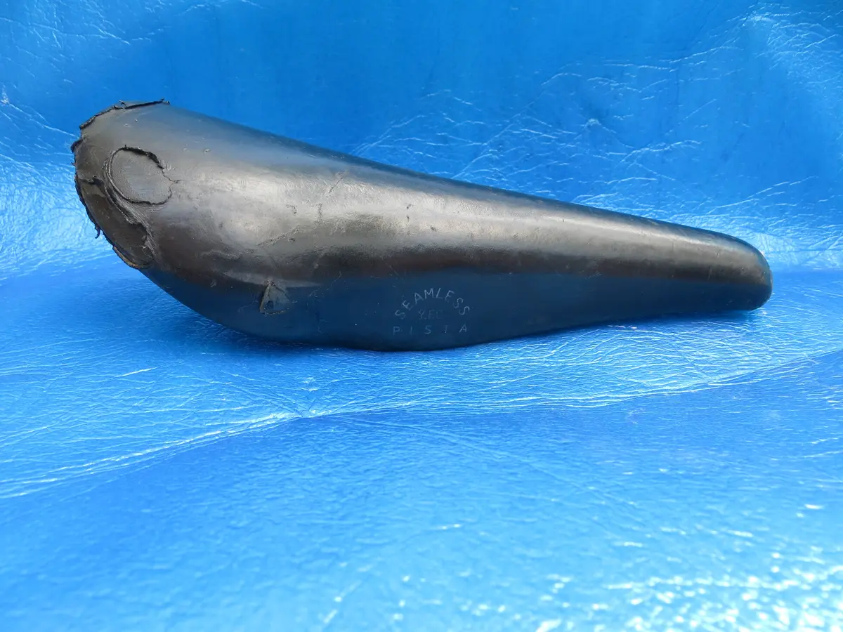 Fujita Seamless Y.F.C Pista Njs Wide Saddle 44Mm (23062502) 1