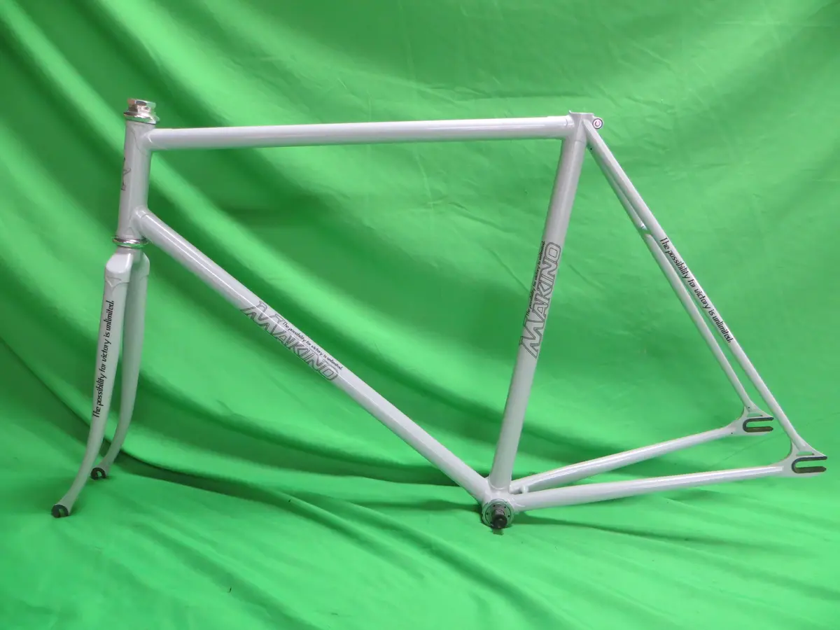 Makino // Bluish White // 53Cm 1