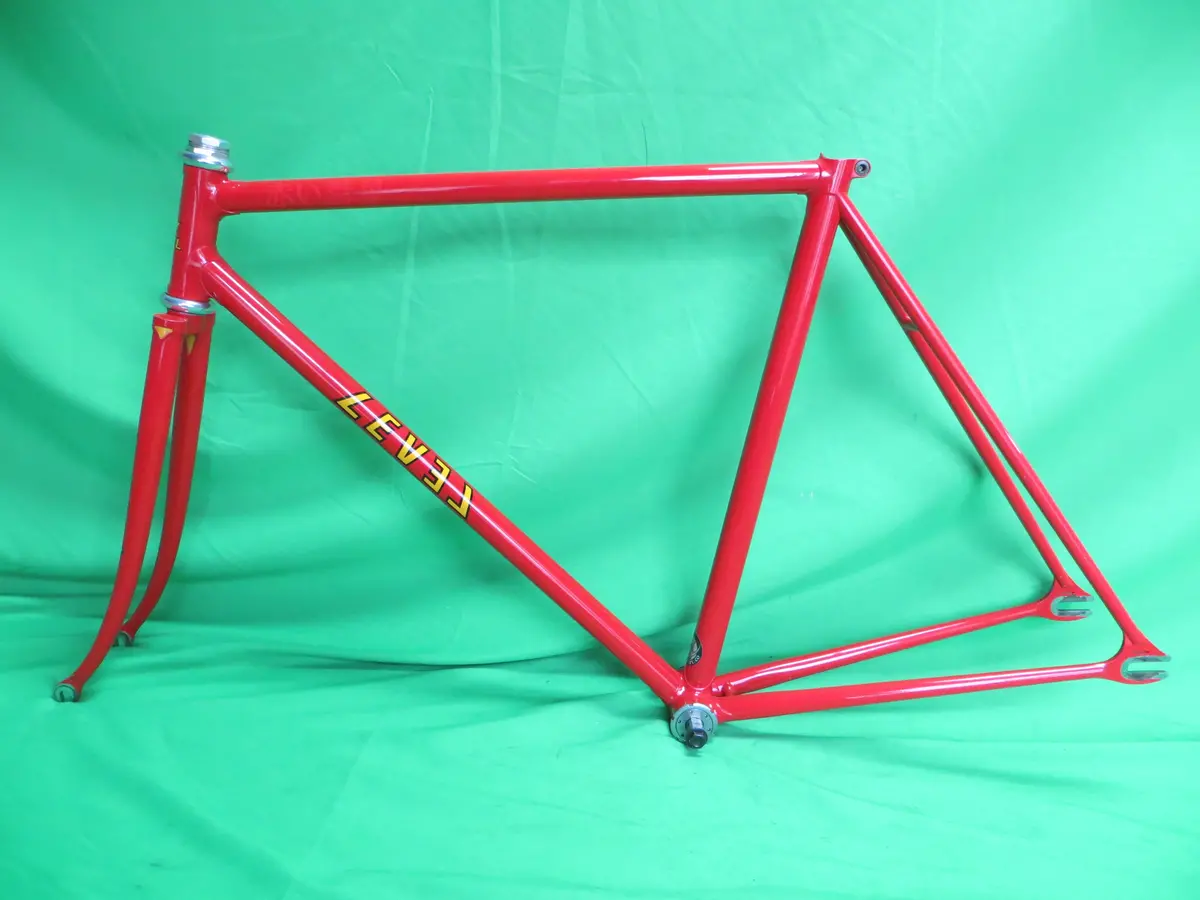 Level // Red // 51.5Cm 1