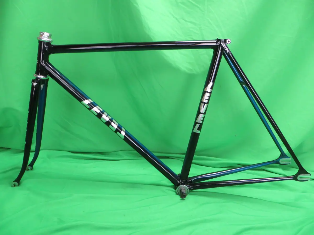 Level // Black / Blue Fade // 50.5Cm 1