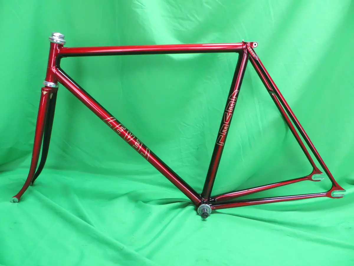 Level // Red Black Fade // 51.5Cm 1