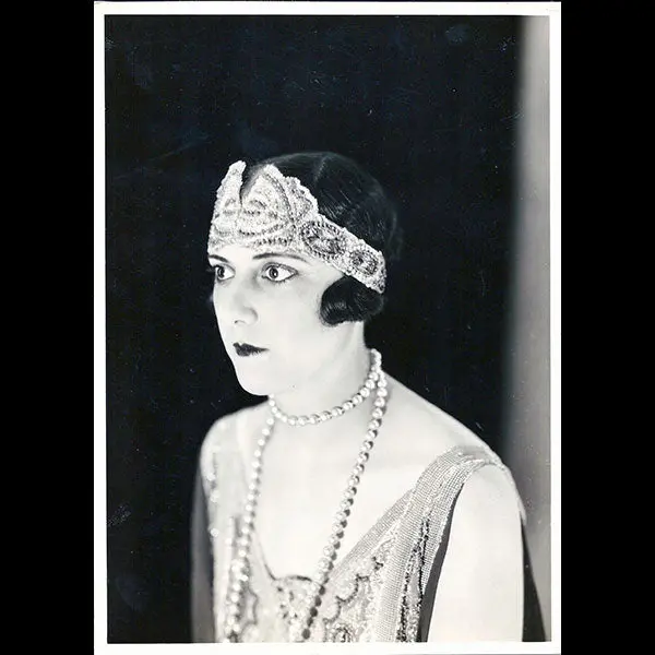 Lucien Lelong, Bandeau Papillon - Photographie De Thérèse Bonney (1925) 1