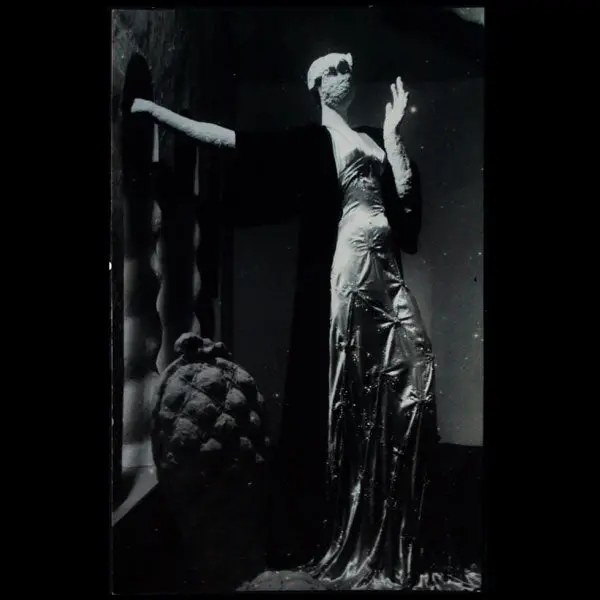 Nina Ricci, Le Pavillon De L'elégance À L'exposition De 1937, Carte Photographique D'otto Wols 1