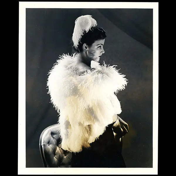 Chanel - Manteau Du Soir En Plumes D'autruches De Chanel (1938) 1