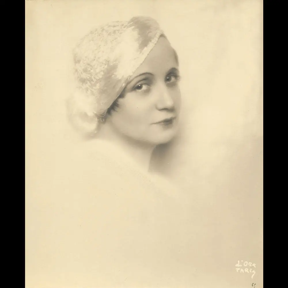 Agnès Rittener - Portrait De La Modiste Coiffée D'un Chapeau En Paille De Soie, Tirage De D'ora (1931) 1