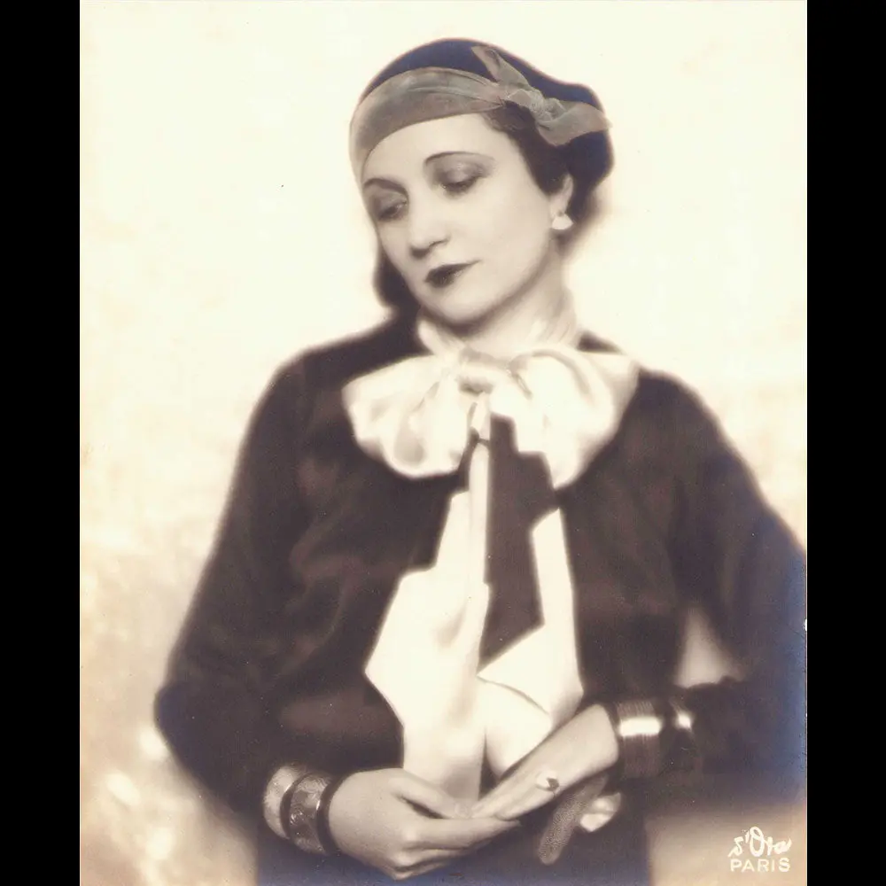 Agnès Rittener - Portrait De La Modiste Portant Des Bijoux De Dunand, Tirage De D'ora (1930) 1