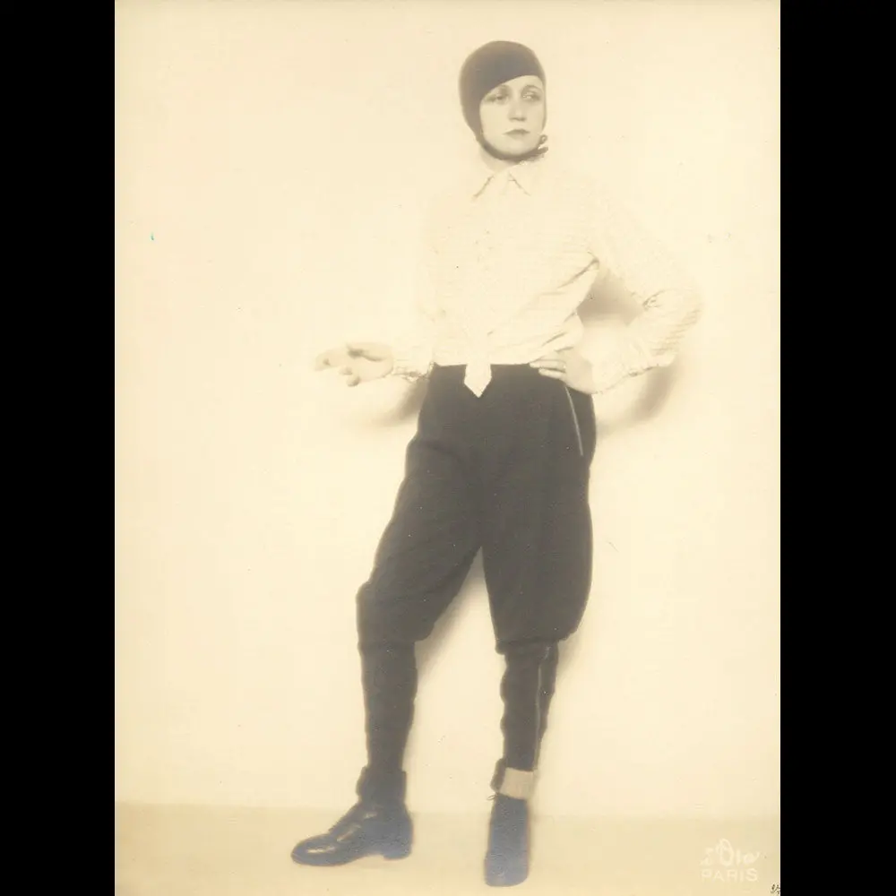 Agnès Rittener - Portrait De La Modiste En Tenue De Motocycliste De Schiaparelli, Tirage De D'ora (1929) 1