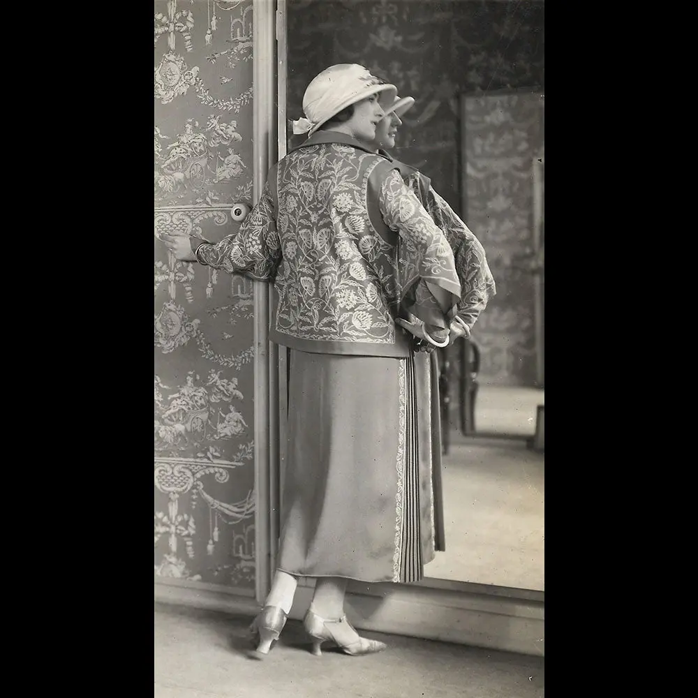Alice Bernard - Ensemble Brodé, Réunion De Trois Photographies De Rahma (1920S) 1