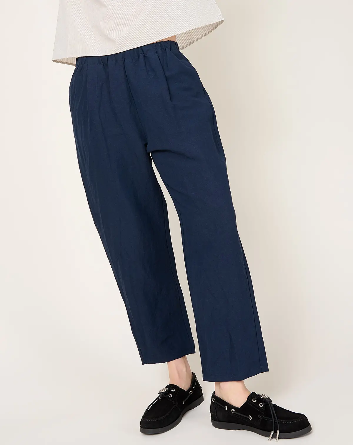 Soft Linen Tapered Trouser In Abyss 1