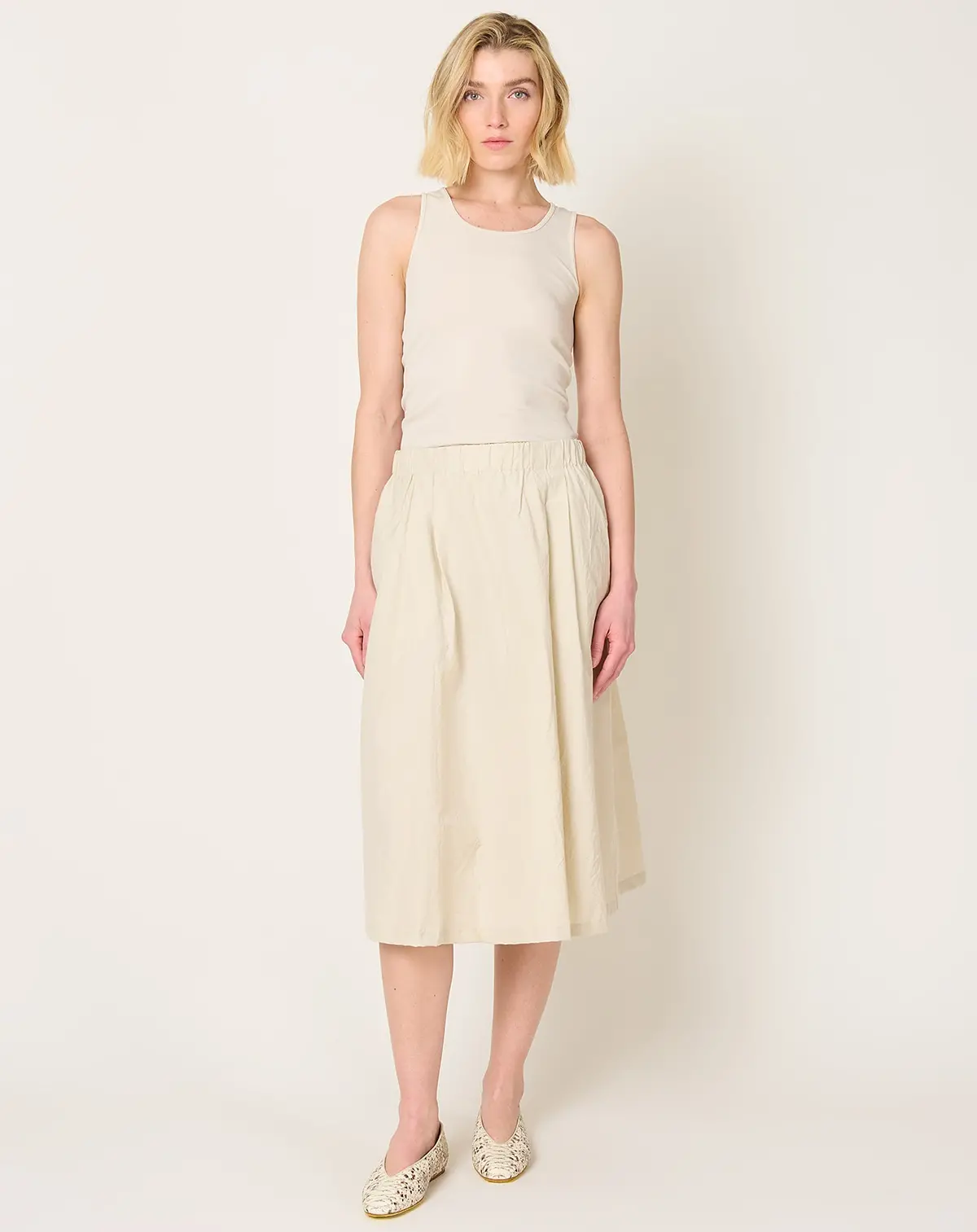Pleated Tech Poplin Skirt In Cappuccino 1