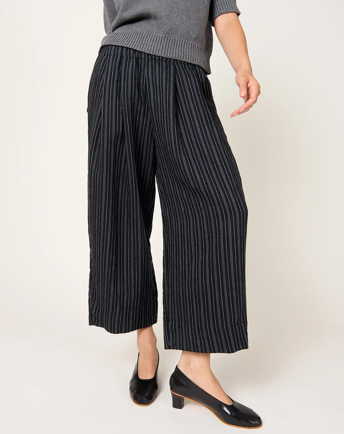 Pleated Wool Linen Trouser In Nero Stripe 1