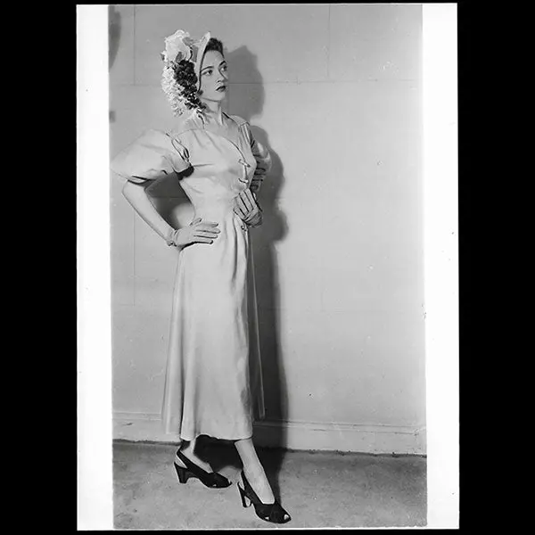Schiaparelli - Robe De Soie Rose (1948) 1