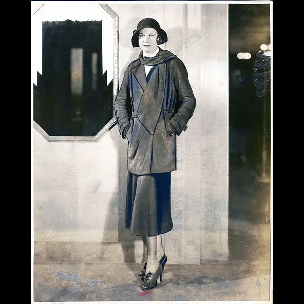 Chanel - Veste En Antilope Portée Sur Une Robe (1930) 1