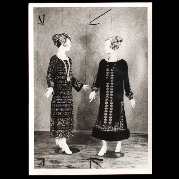 Robe D'après-Midi De Chanel, Robe De Crêpe De Paquin, Photographie De Bulloz Pour L'exposition Grands Couturiers Parisiens 1910-1939 (1965) 1