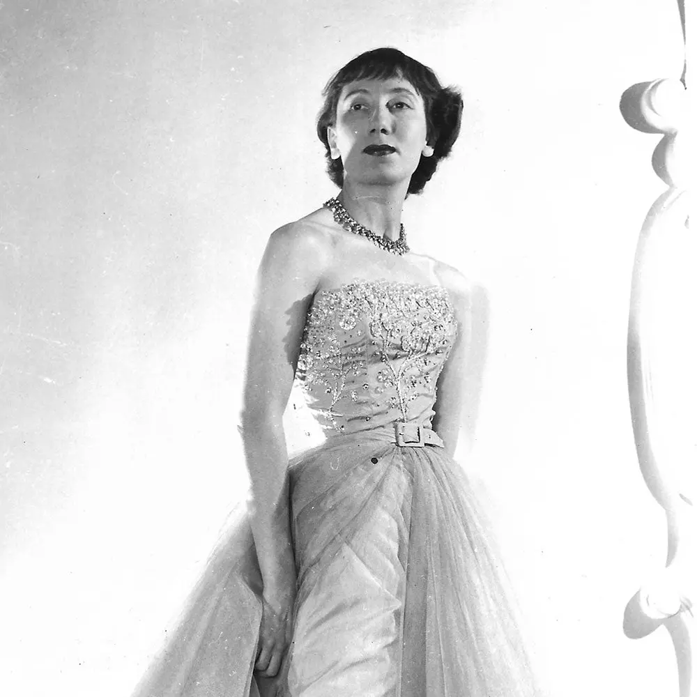 Cristobal Balenciaga - Robe Du Soir En Tulle Portée Sur Pantalon De Satin (1950) 2