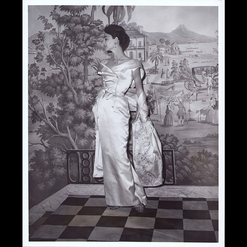 Pierre Balmain - Robe Du Soir En Satin Rose De Robert Perrier (1955) 2
