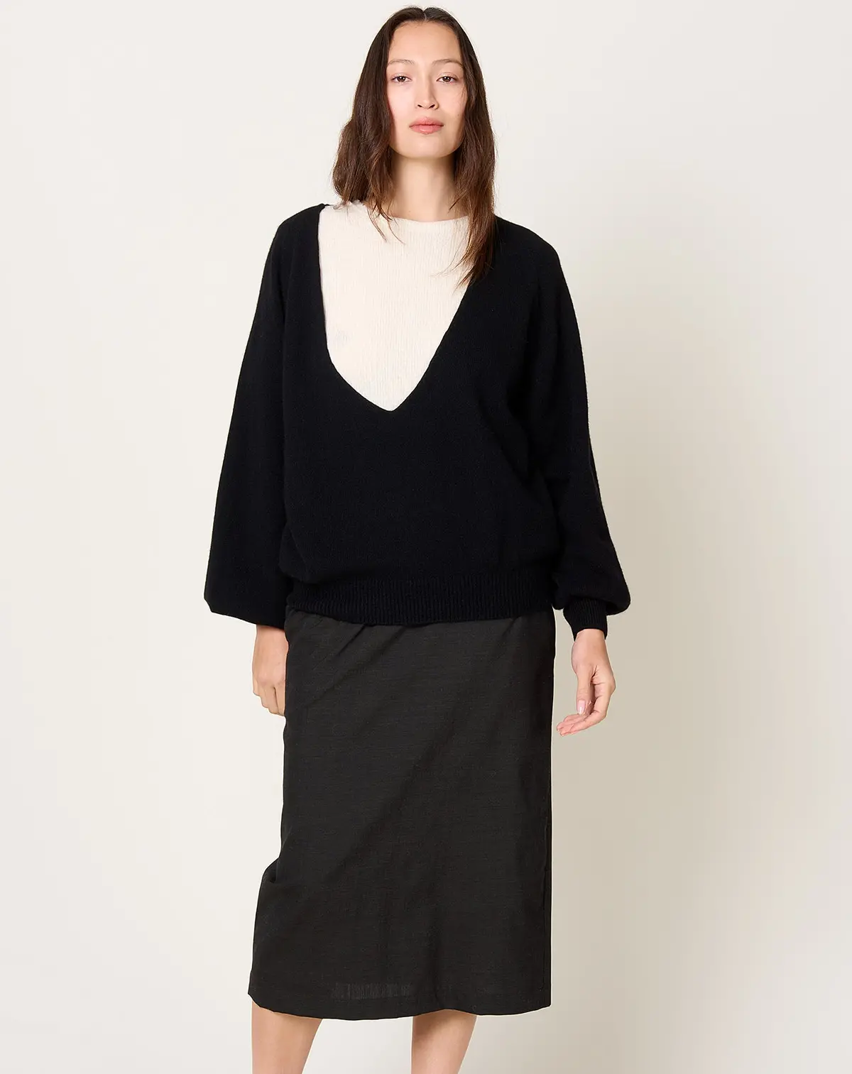 Soar V Neck In Black 1