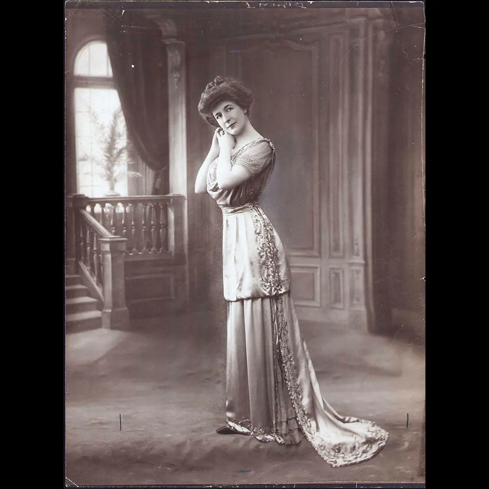 Beer - Robe Portée Par Mademoiselle Bignon, Photographie Du Studio Felix (1910) 1