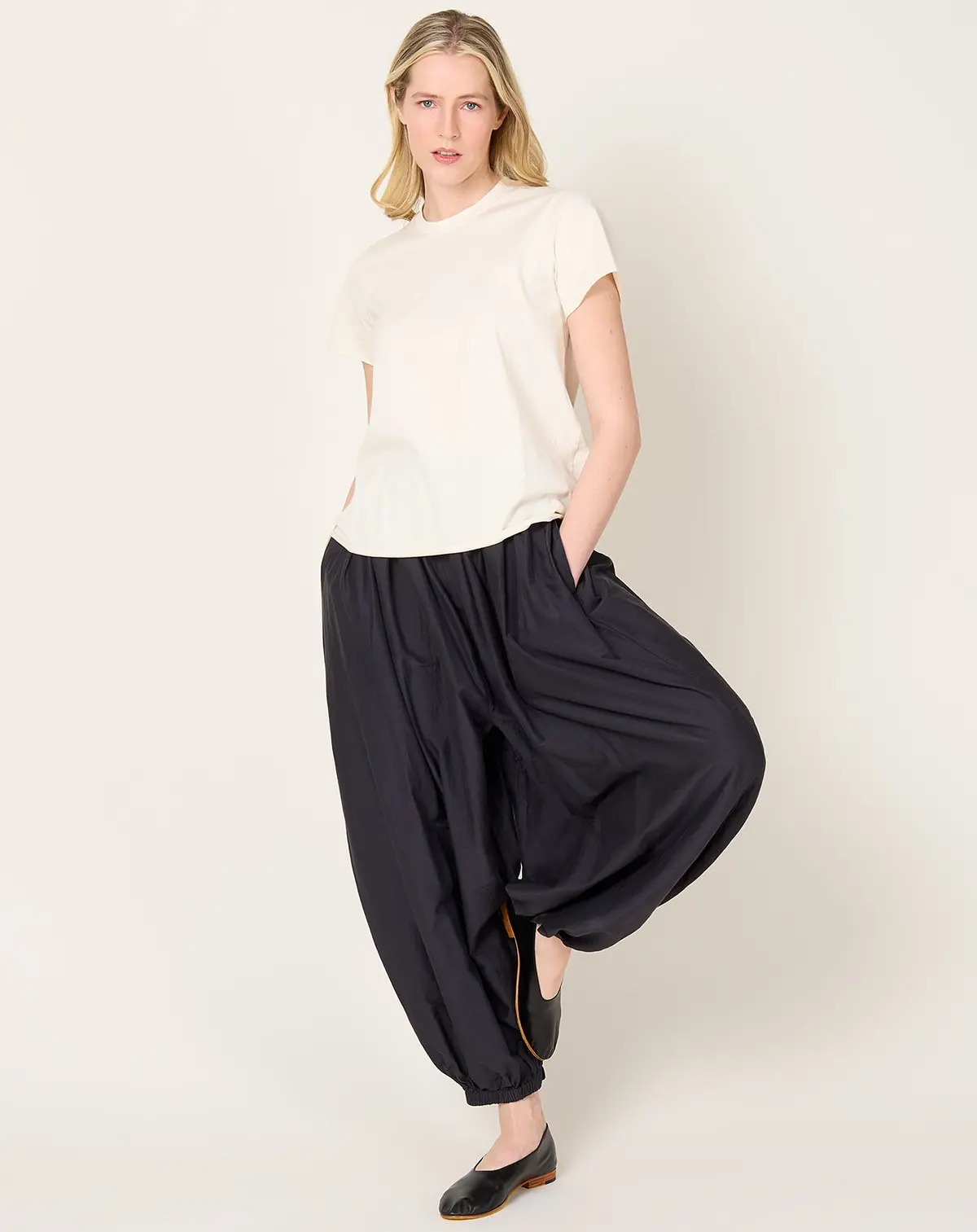 Akari Pants In Faded Black 1