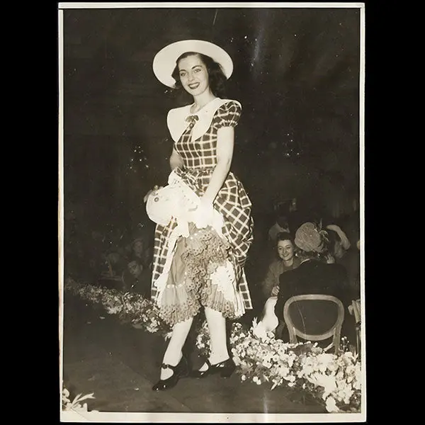 Levi Strauss- Robe Coloniale Portée Par Drene Jhor (1947) 1