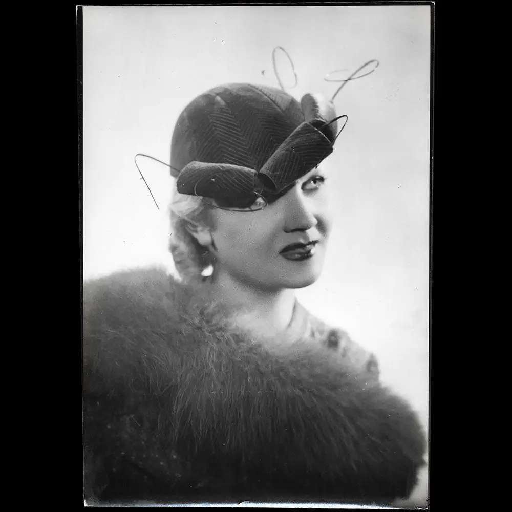 Camille Roger - Chapeau Porté Par Miss Paris 1935, Tirage D'isabey 1