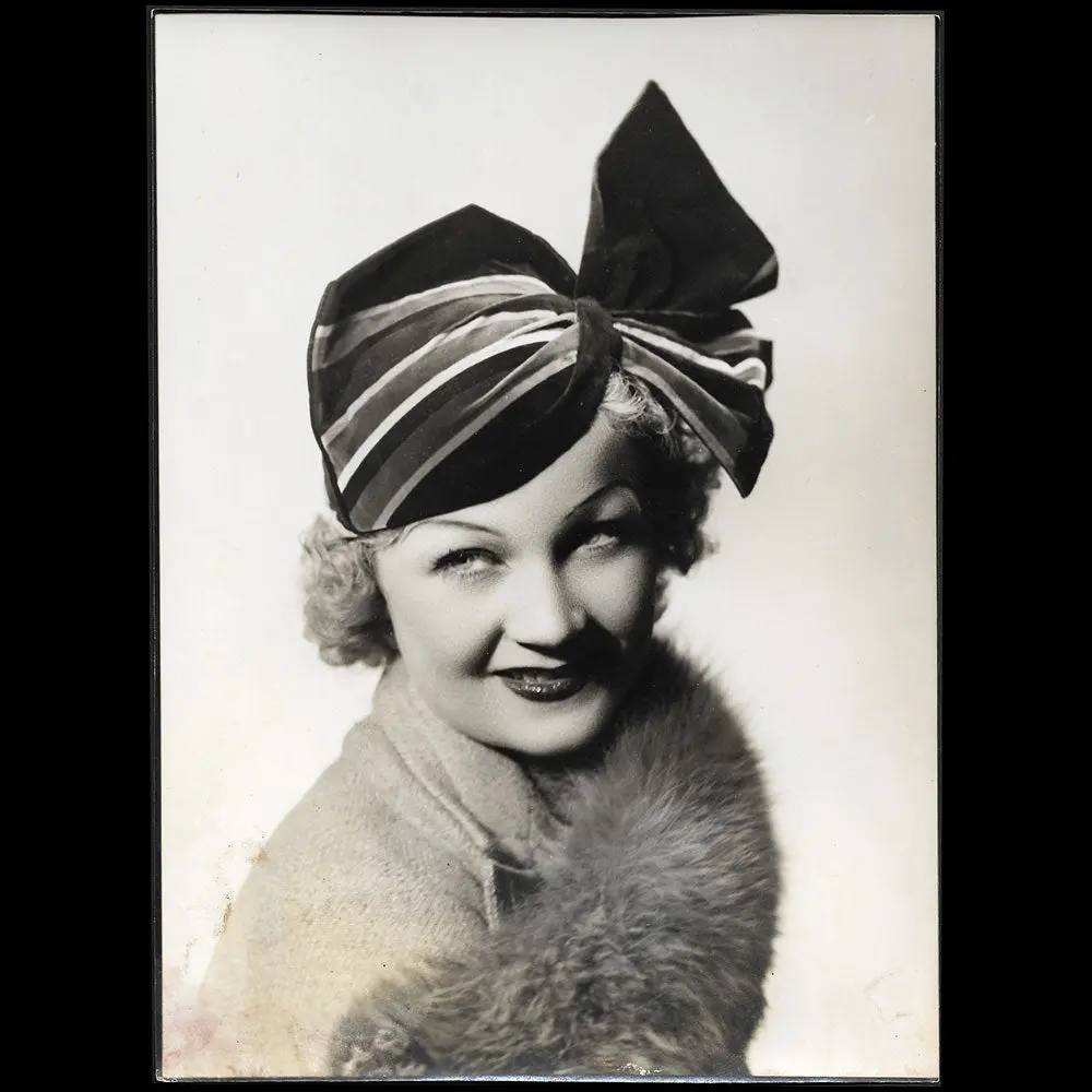 Camille Roger - Chapeau Porté Par Miss Paris 1935, Tirage D'isabey 1