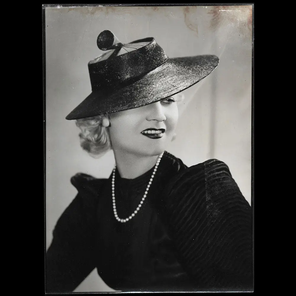 Camille Roger - Chapeau Porté Par Miss Paris 1935, Tirage D'isabey 1