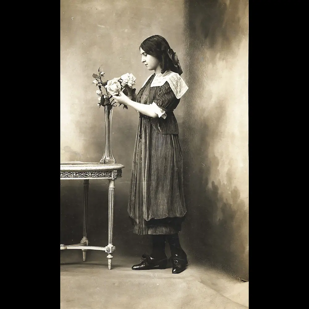 Carrere - Robe En Velours Rayé, Photographie Du Studio Felix (1912) 1