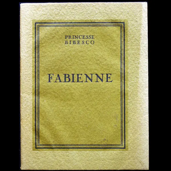 Caroline Reboux - Fabienne Ou La Conscience Professionnelle Par La Princesse Bibesco Pour Le Magazine Vogue (1926) 1
