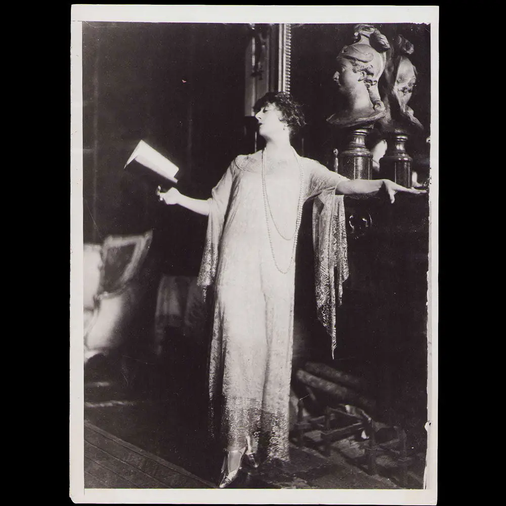 Cécile Sorel Posant Chez Elle Vers 1914 (1928) 1