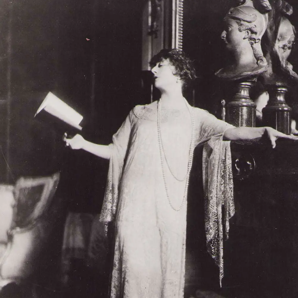 Cécile Sorel Posant Chez Elle Vers 1914 (1928) 2