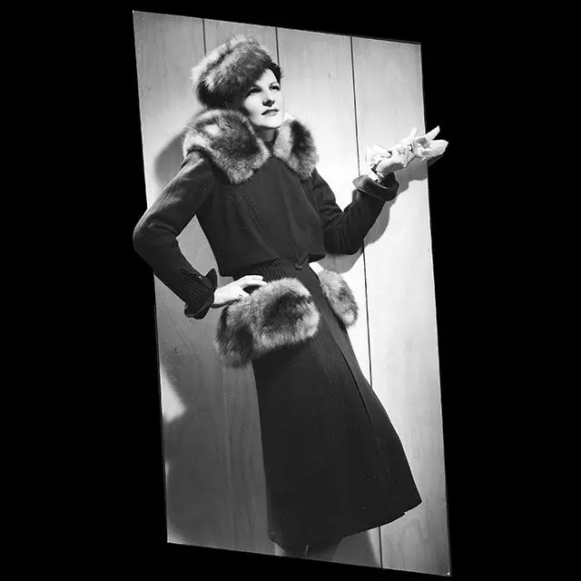 Chanel - Manteau En Velours Garni De Renard Bleu, Tirage De Dorvyne (1939) 1