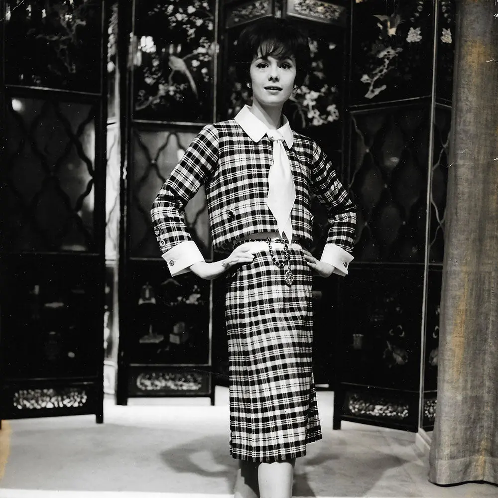 Chanel - Tailleur Écossais Et Ceinture Bijou Pour Le Printemps-Eté 1961 2