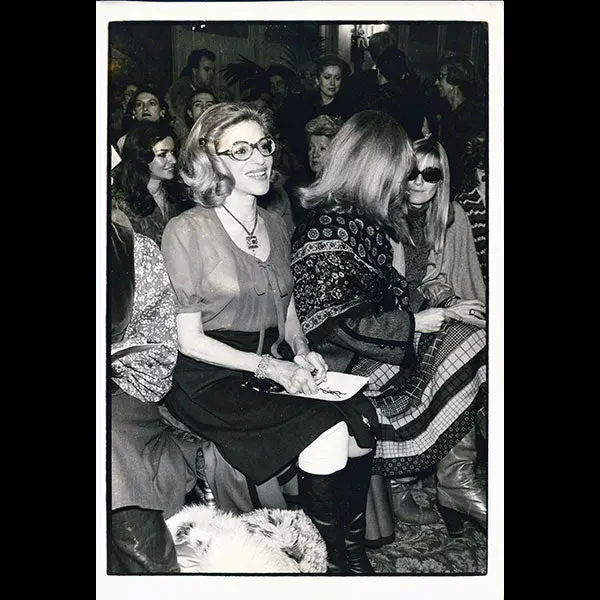 Yves Saint-Laurent - Premier Rang Du Défilé Du Printemps-Eté 1977 1