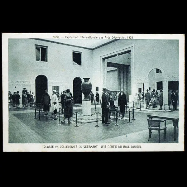 Exposition Internationale Des Arts Décoratifs Et Industriels, Classe 20. Collectivité Du Vêtement, Une Partie Du Hall D'hôtel (1925) 1