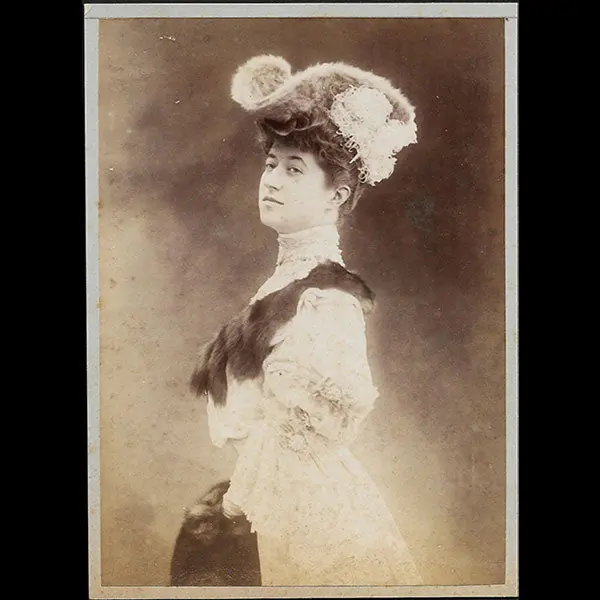 Paquin - Gabrielle Dorziat En Robe D'après-Midi, Photographie De Reutlinger (1904) 1