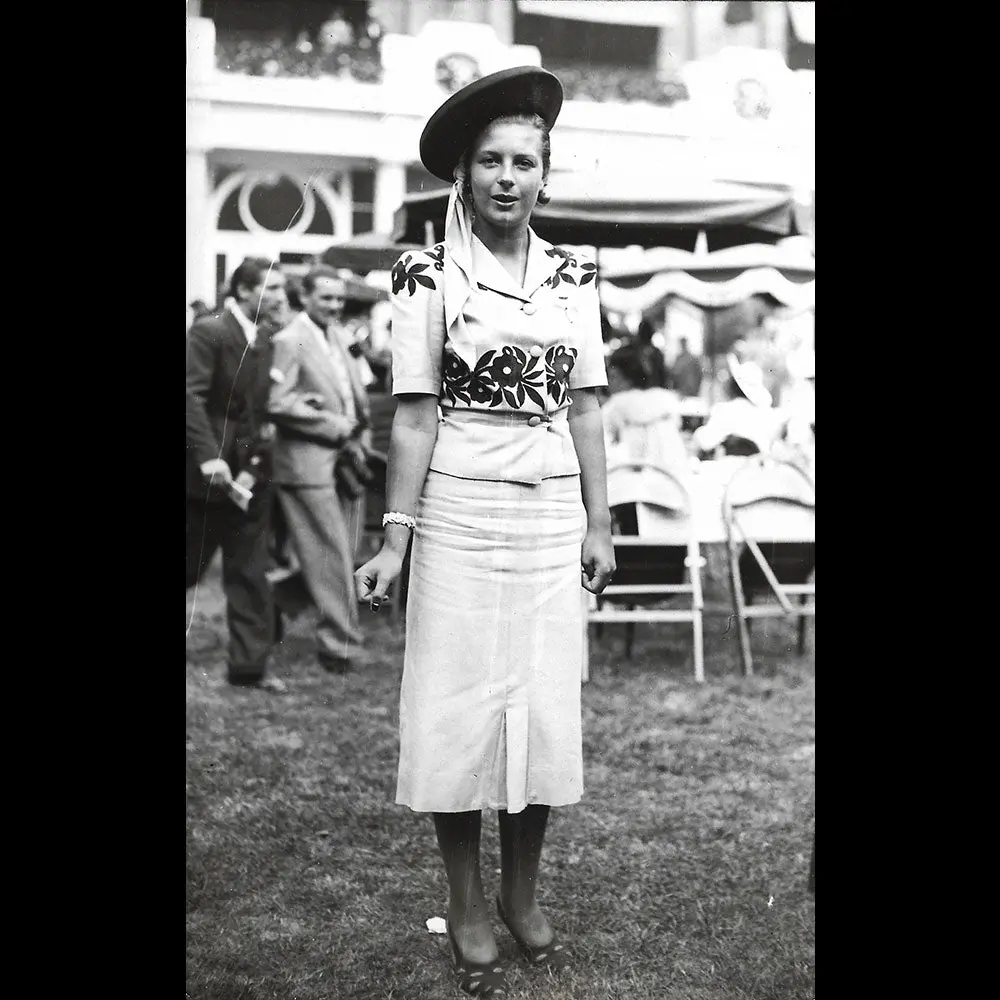 Elégante, La Mode Aux Courses À Deauville, Photographie De France Presse (1938) 1