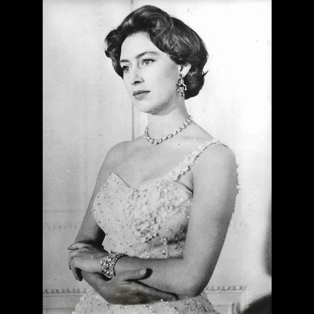 Cecil Beaton - Portrait De La Princesse Margaret En Dior, Photographie D'époque (1956) 1