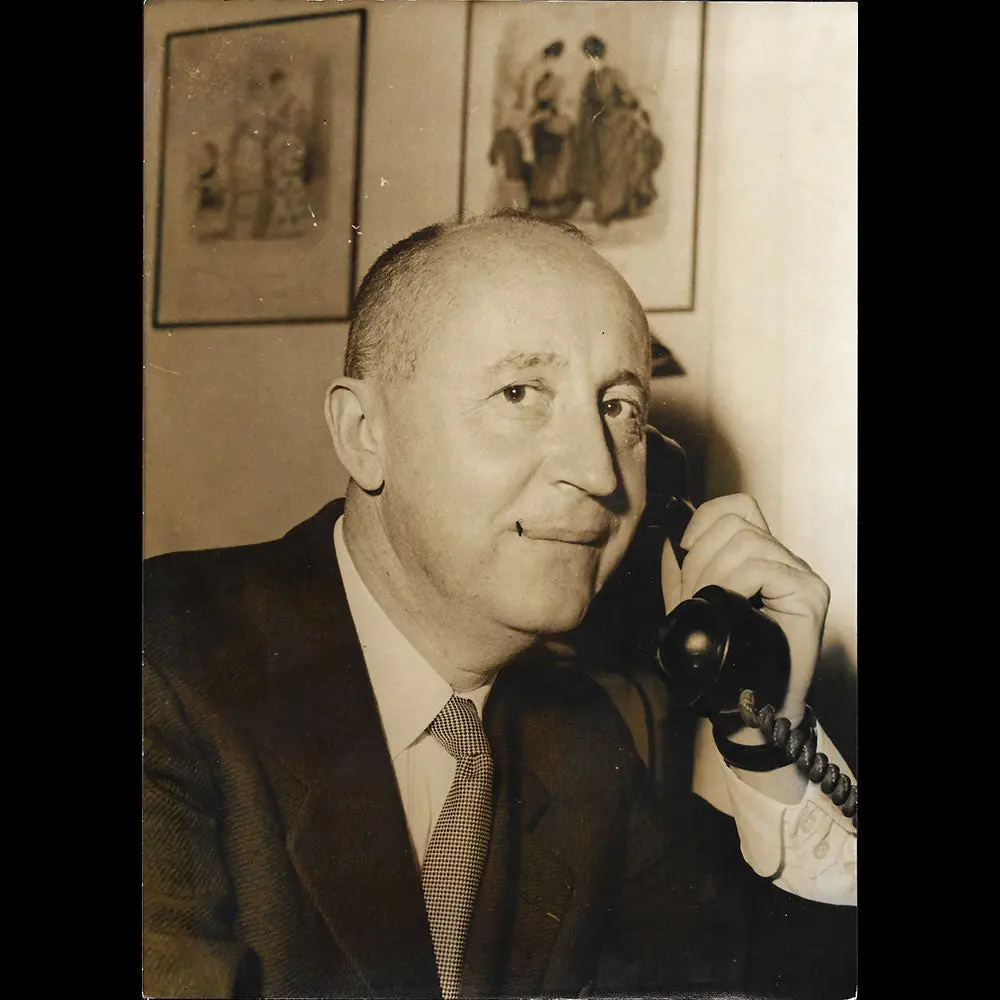 Christian Dior - Portrait Du Couturier Au Téléphone (Circa 1955) 1