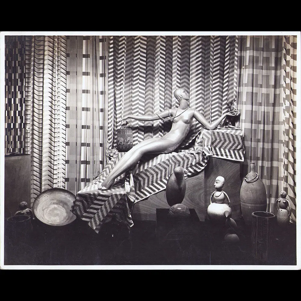 Elise Djo-Bourgeois - Vitrine De Léon Leyritz Au Salon Des Artistes Décorateurs De Paris (1929) 1