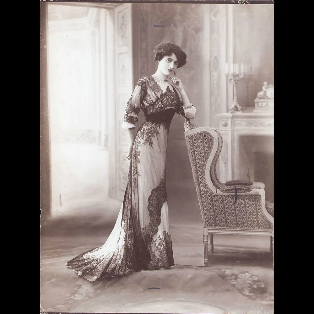 Doeuillet - Robe De Dîner En Chantilly, Photographie Du Studio Felix (1910) 1
