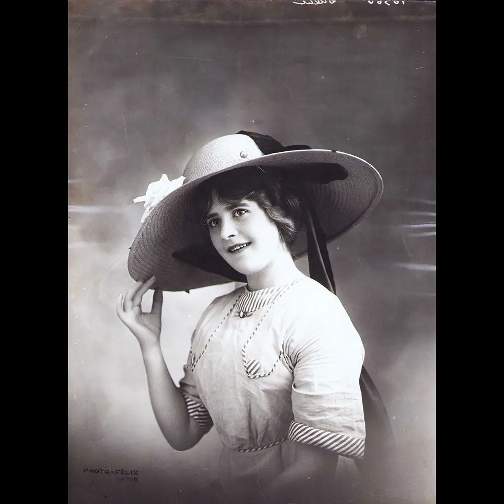Chapeau Porté Par Mademoiselle Dulac, Photographie Du Studio Felix (1910S) 1