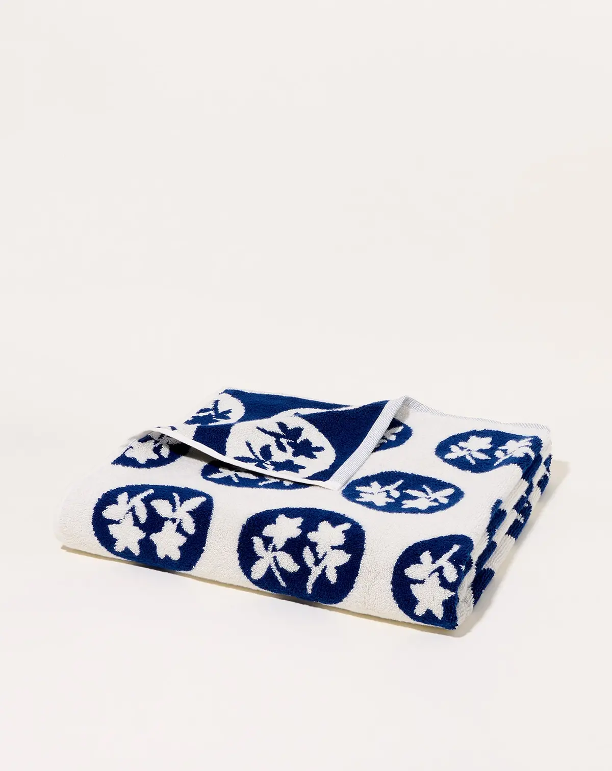 Navy Pattern Bouquet Bath Towel 1