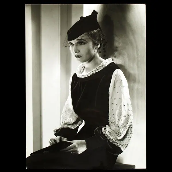 Robe De Lucien Lelong, Photographie D'époque Du Studio Deutsch (Circa 1935) 1