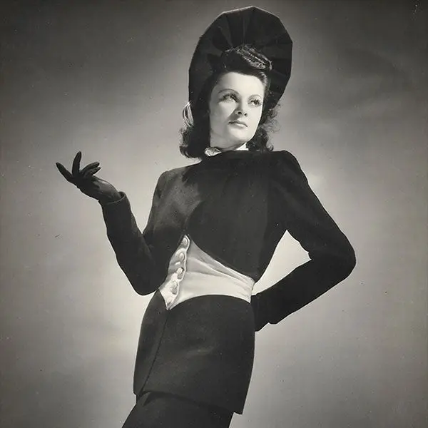 Jean Patou - Ensemble Porté Par La Mannequin Maggy Sarragne (Circa 1946) 2