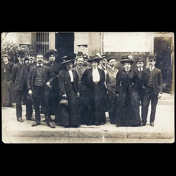 Drecoll - Le Personnel Devant La Maison (Circa 1905-1910) 1