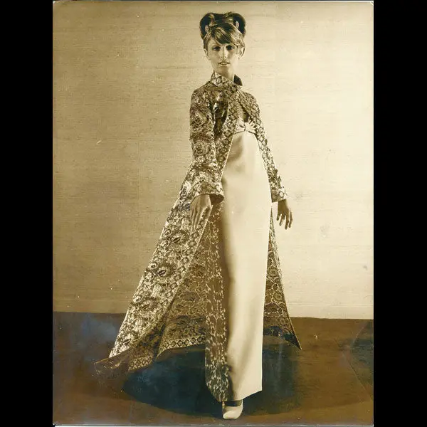 Manteau De Dentelle De La Maison Molyneux Pour L'automne-Hiver 1971 1